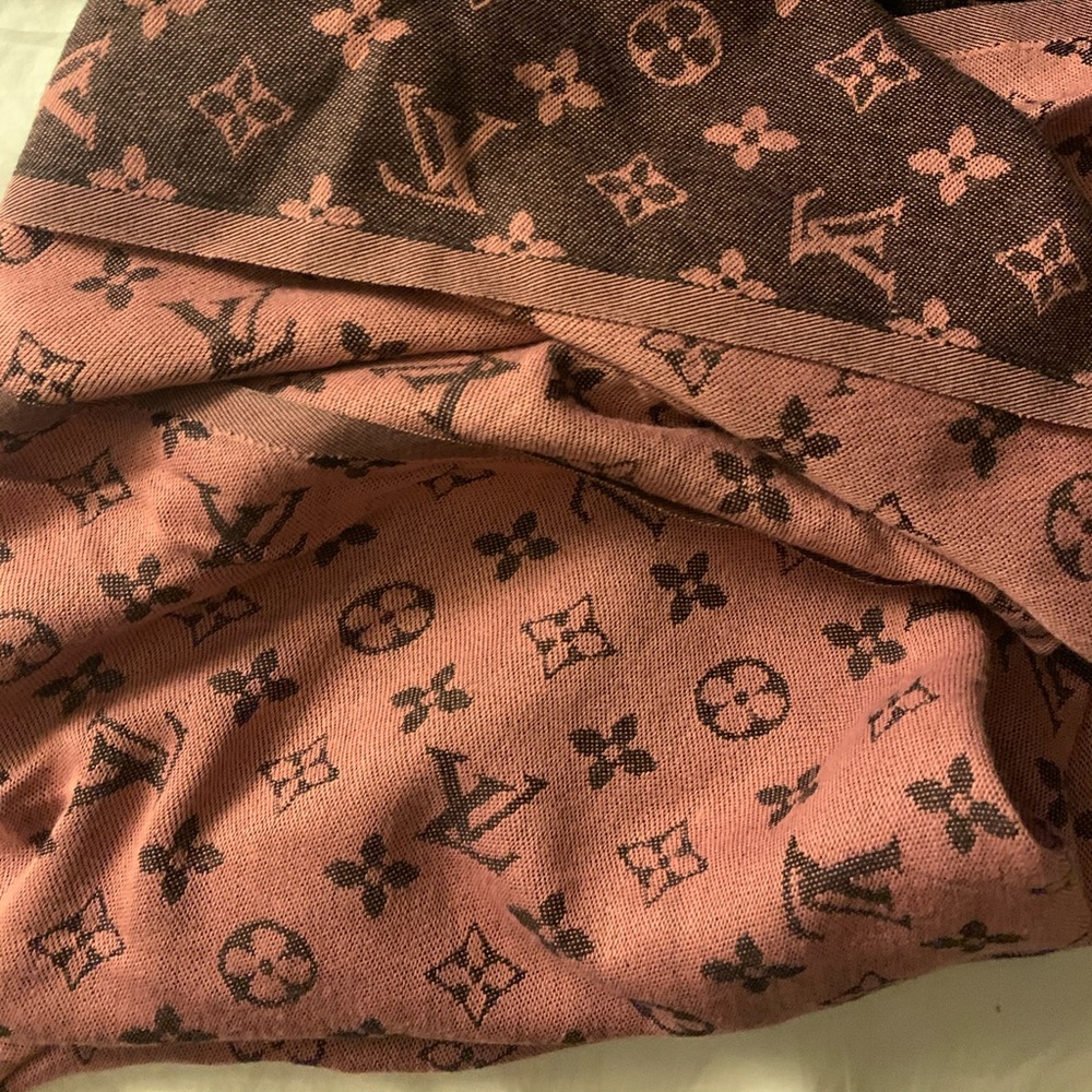 Louis Vuitton scarf